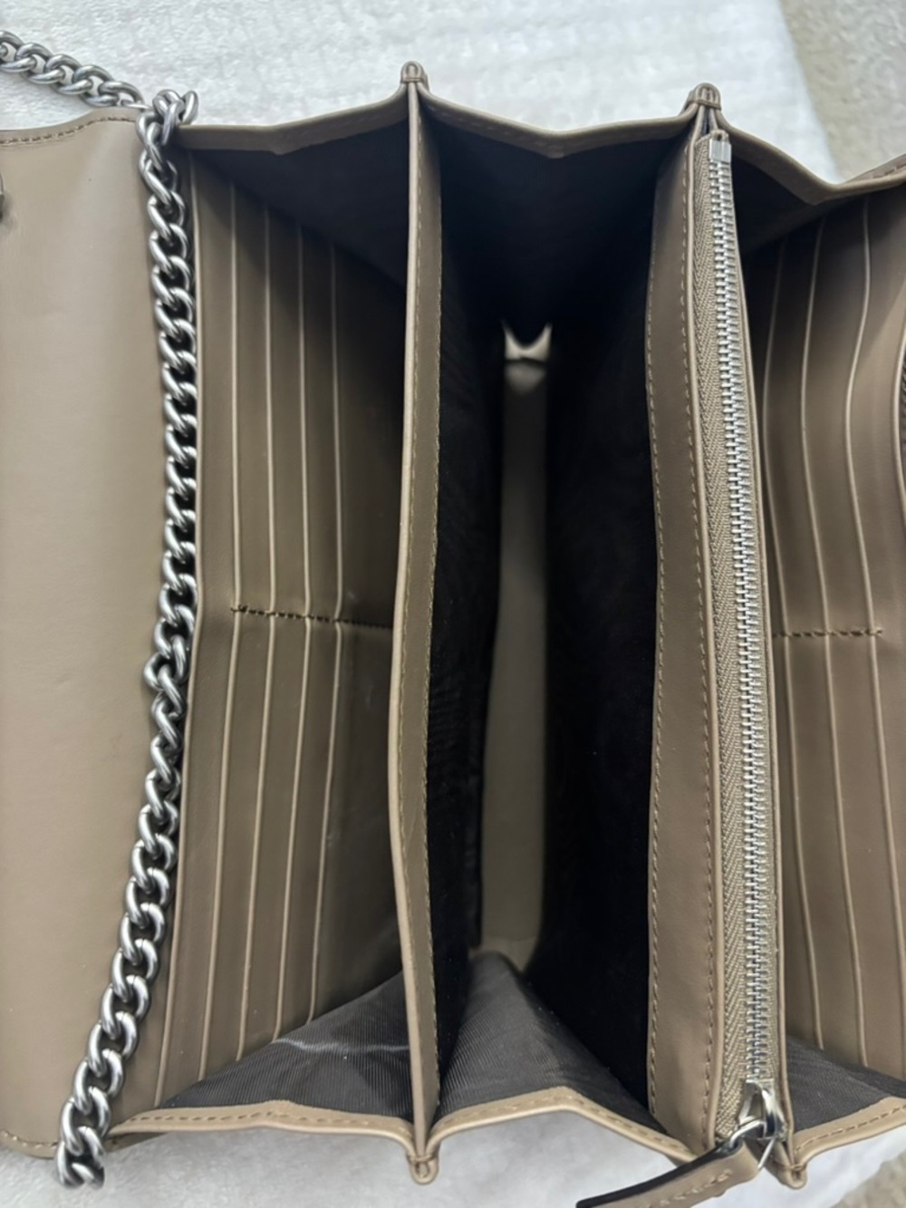 Gucci Beige GG Supreme Dionysus Small Shoulder Bag with Silver Chain - Picture 9 of 12